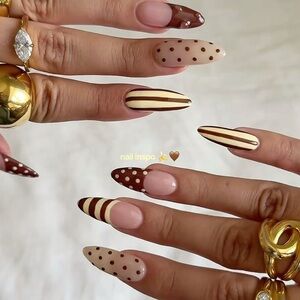 Elegant Brown and Cream Press-On Nail Set